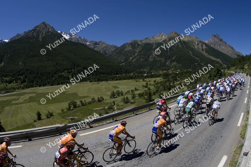 Peloton on Col du Lautaret003p.jpg
